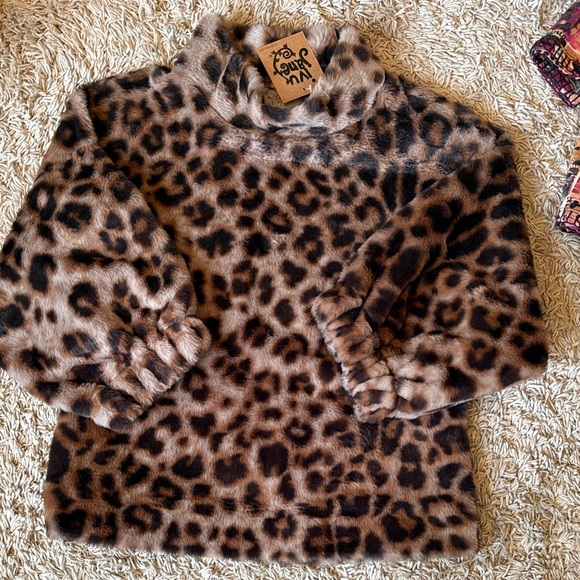ivy jane Sweaters - Ivy Jane Leopard Print Faux Fur Sweater